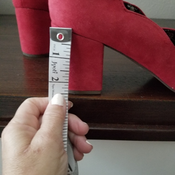 Seychelles Scalloped Red Leather Block Heel - Picture 8 of 11